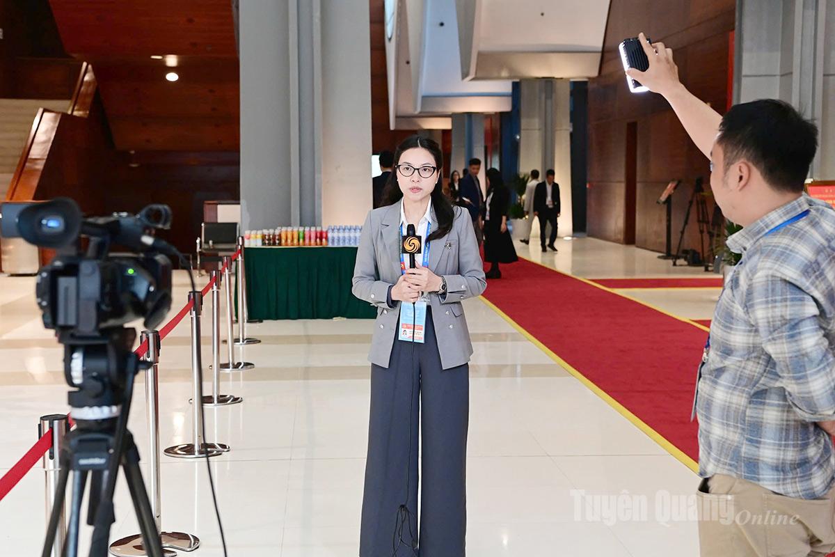 Phóng viên tác nghiệp tại Đại hội.