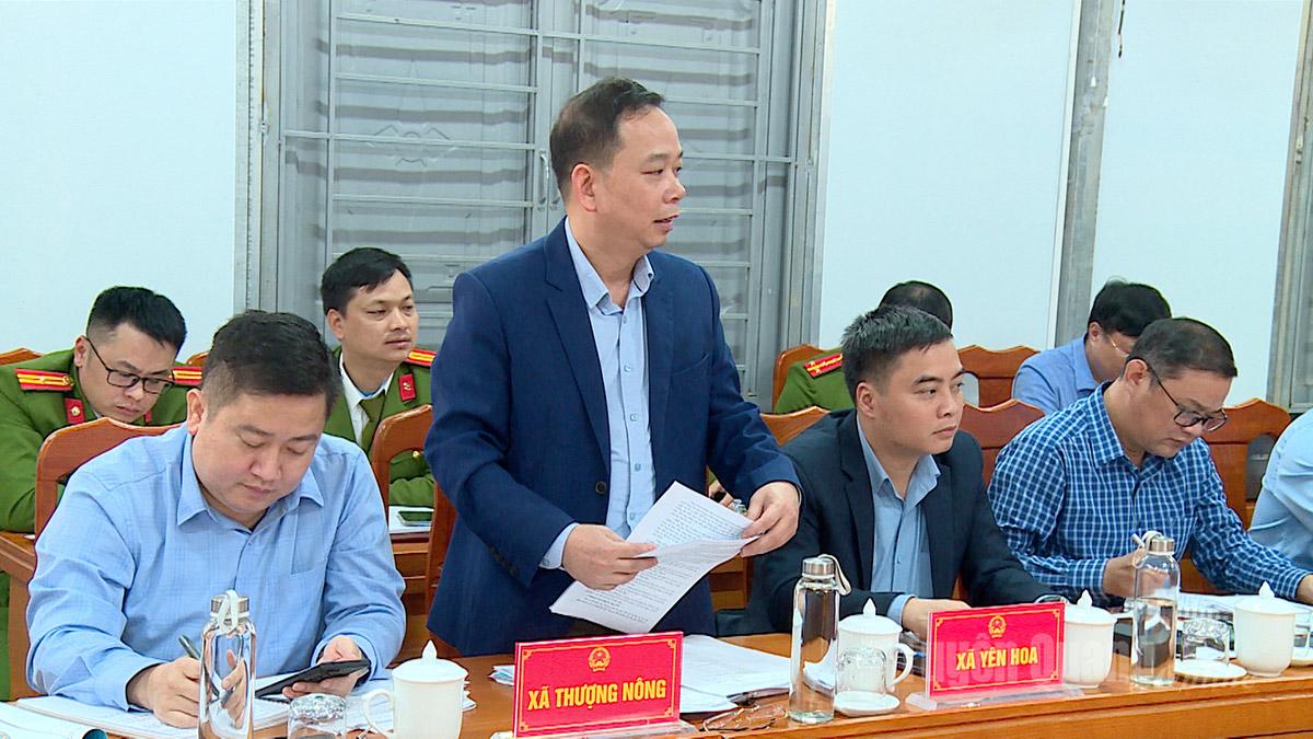 Đồng chí Vi Văn Chung, Phó Bí thư Đảng uỷ, Chủ tịch UBND xã Yên Hoa phát biểu tại hội nghị.