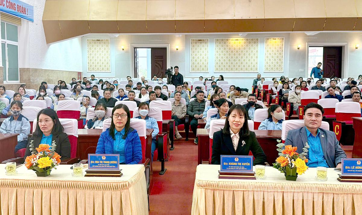 Các đại biểu dự chương trình.