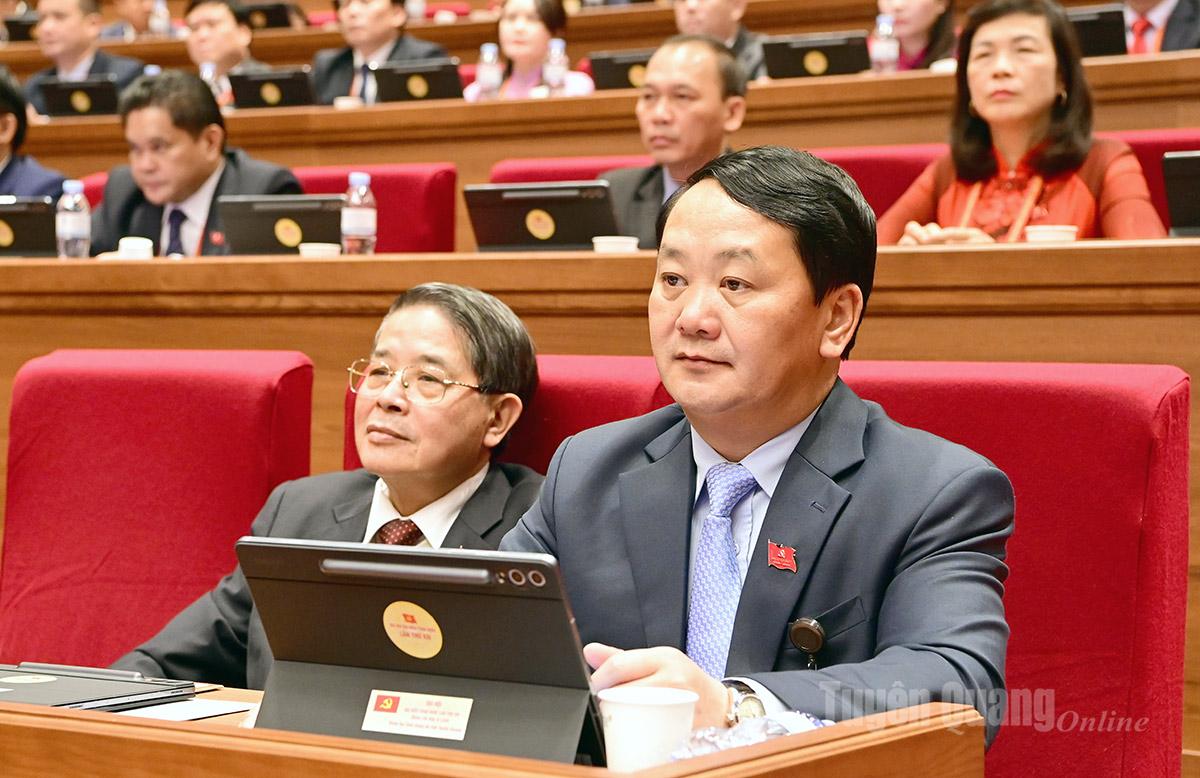 Đồng chí Bí thư Tỉnh ủy Hầu A Lềnh dự Đại hội.