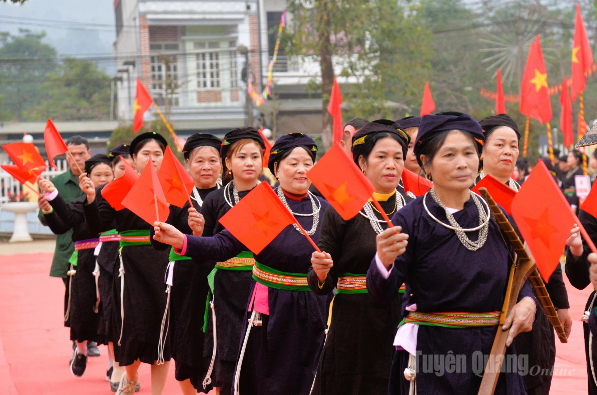 Đồng bào các dân tộc xã Xuân Giang phấn khởi, tin tưởng vào những chủ trương, quyết sách của Đại hội đại biểu toàn quốc lần thứ XIV của Đảng.