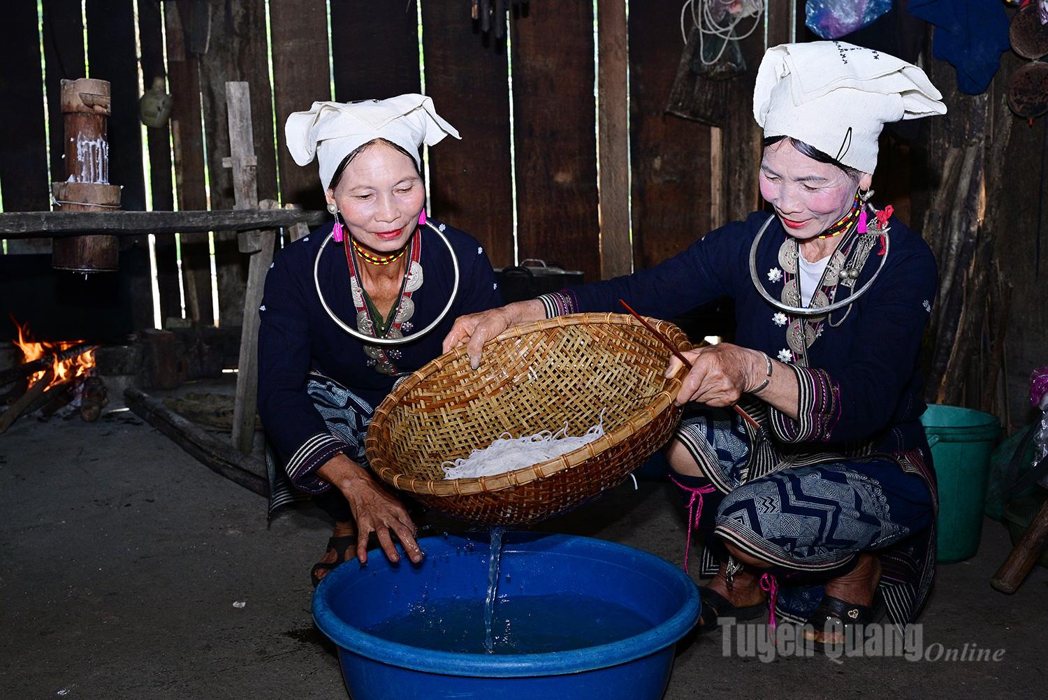  Bún vớt ra phải để ráo, khô nước.