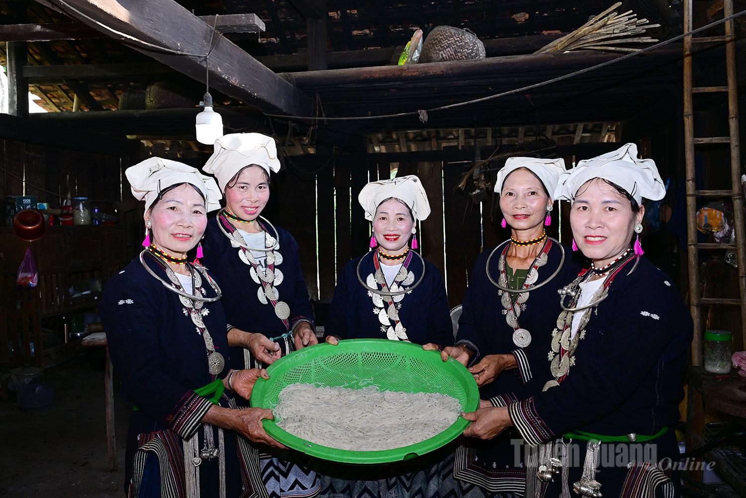 Bún tươi đã hoàn chỉnh, chỉ việc chế biến thành món ăn. Có thể làm búm chấm hay nấu bún với thịt, cho thêm gia vị rau thơm, gừng.