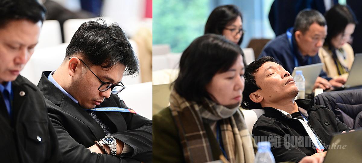 Những giấc ngủ vội của phóng viên trước giờ làm việc buổi chiều.