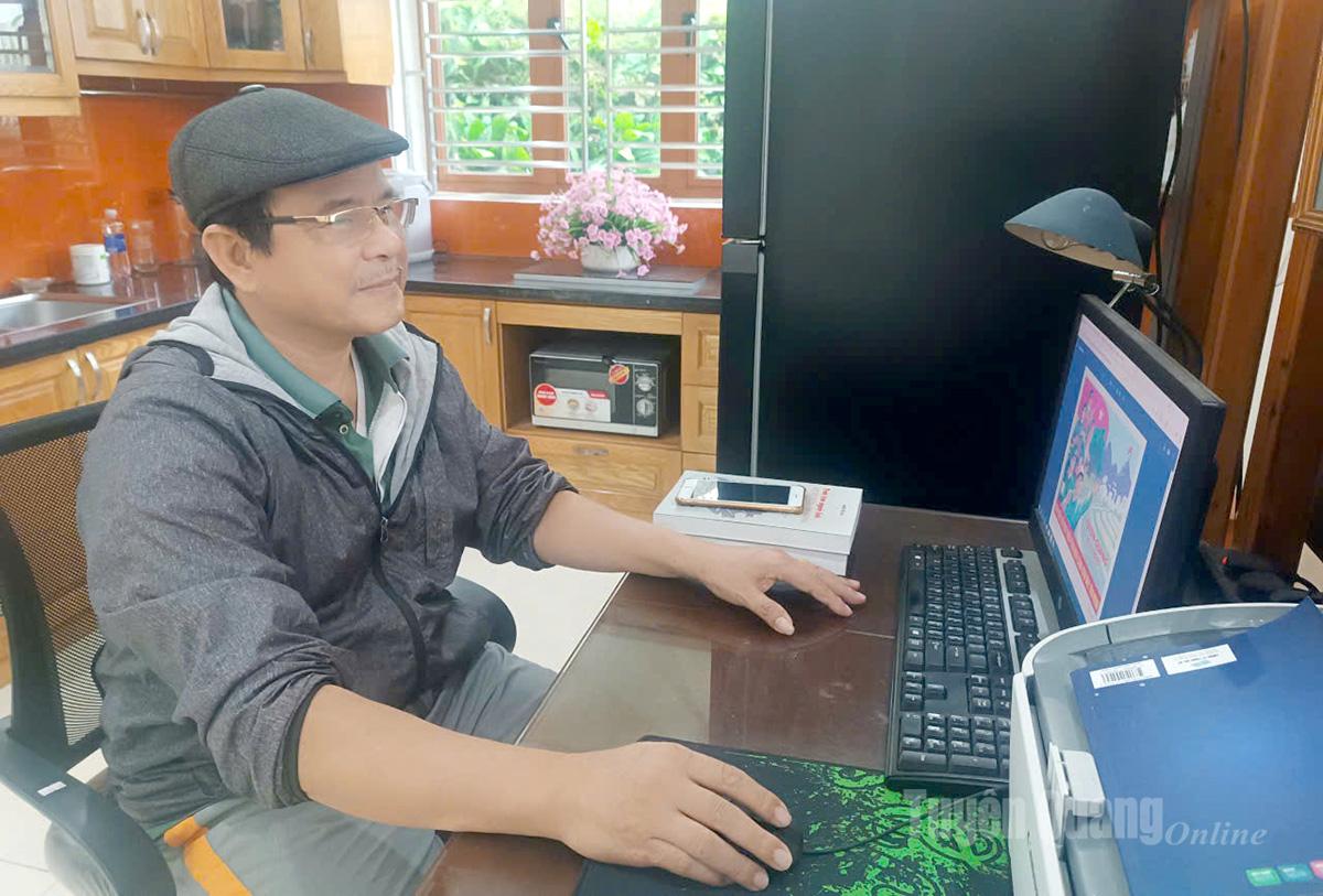 Họa sĩ Lâm Tiến Mạnh sáng tác tranh cổ động phục vụ tuyên truyền các sự kiện chính trị, văn hóa lớn của đất nước và địa phương.