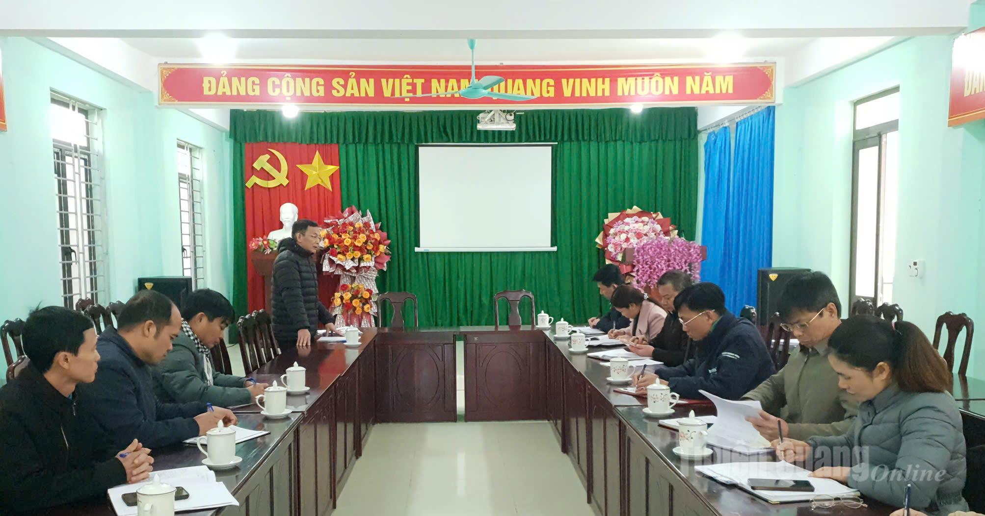 Phó Giám đốc Sở Giáo dục và Đào tạo Bùi Quang Trí phát biểu tại buổi làm việc.
