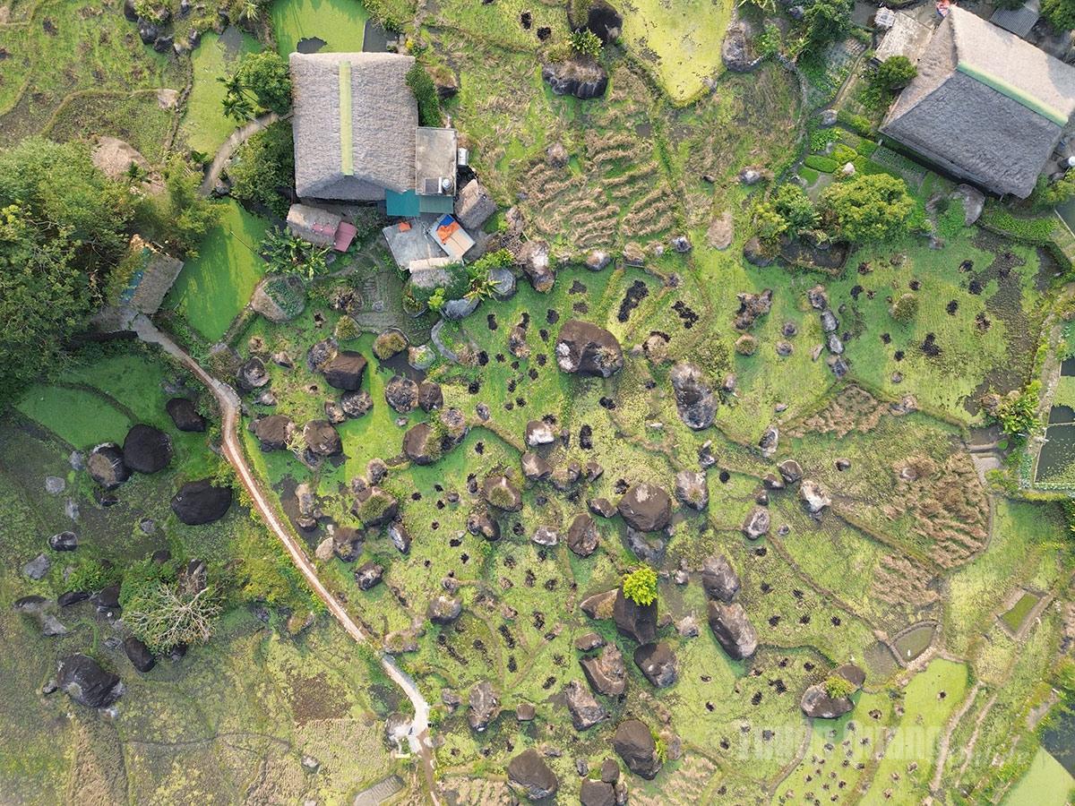 Seen from above, many corners of the village resemble a romantic painting.