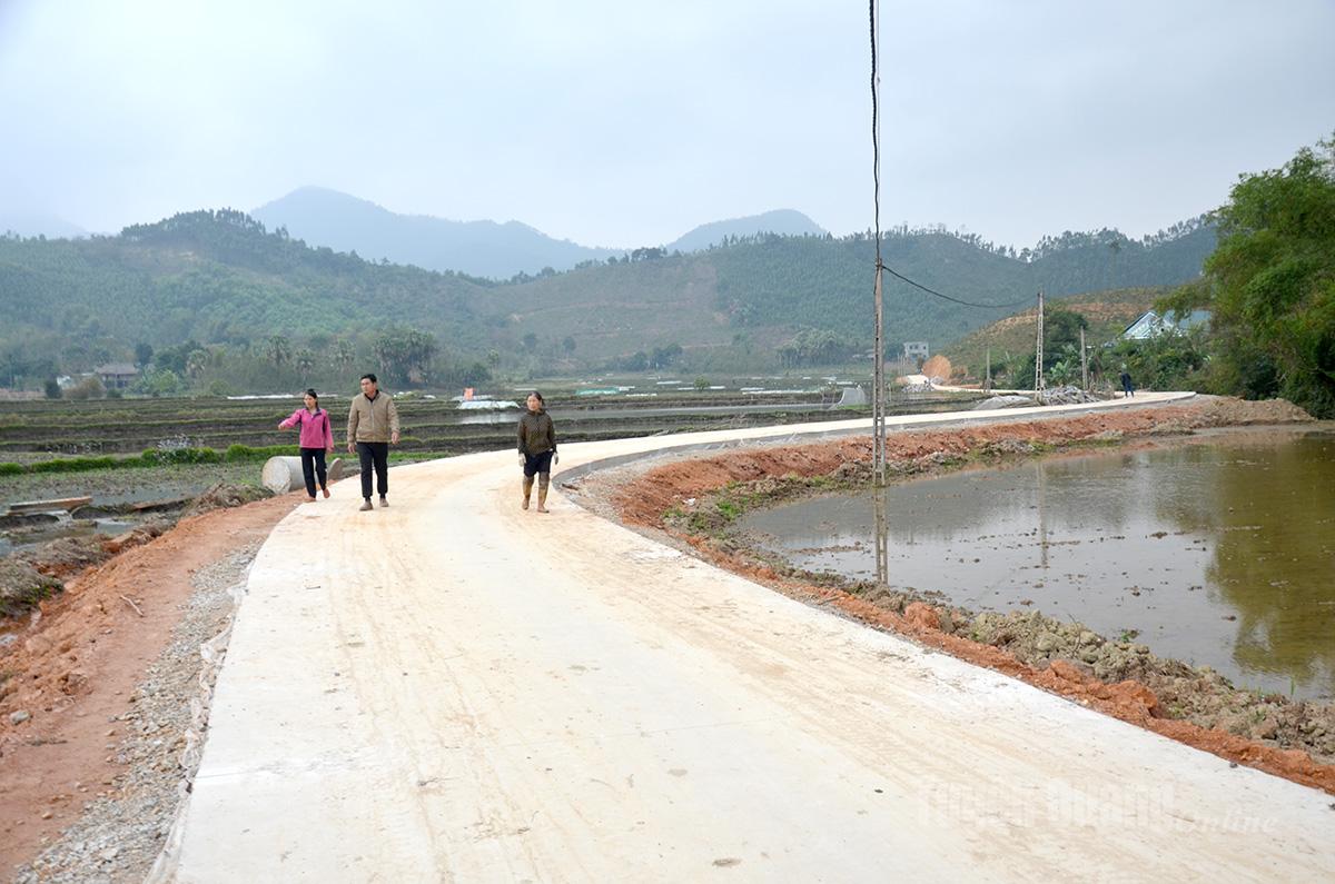 Tuyến đường bê tông tại thôn Làng Hào, xã Đông Thọ vừa hoàn thành trong tháng 1-2026 từ sự đầu tư của Nhà nước và đóng góp của Nhân dân.