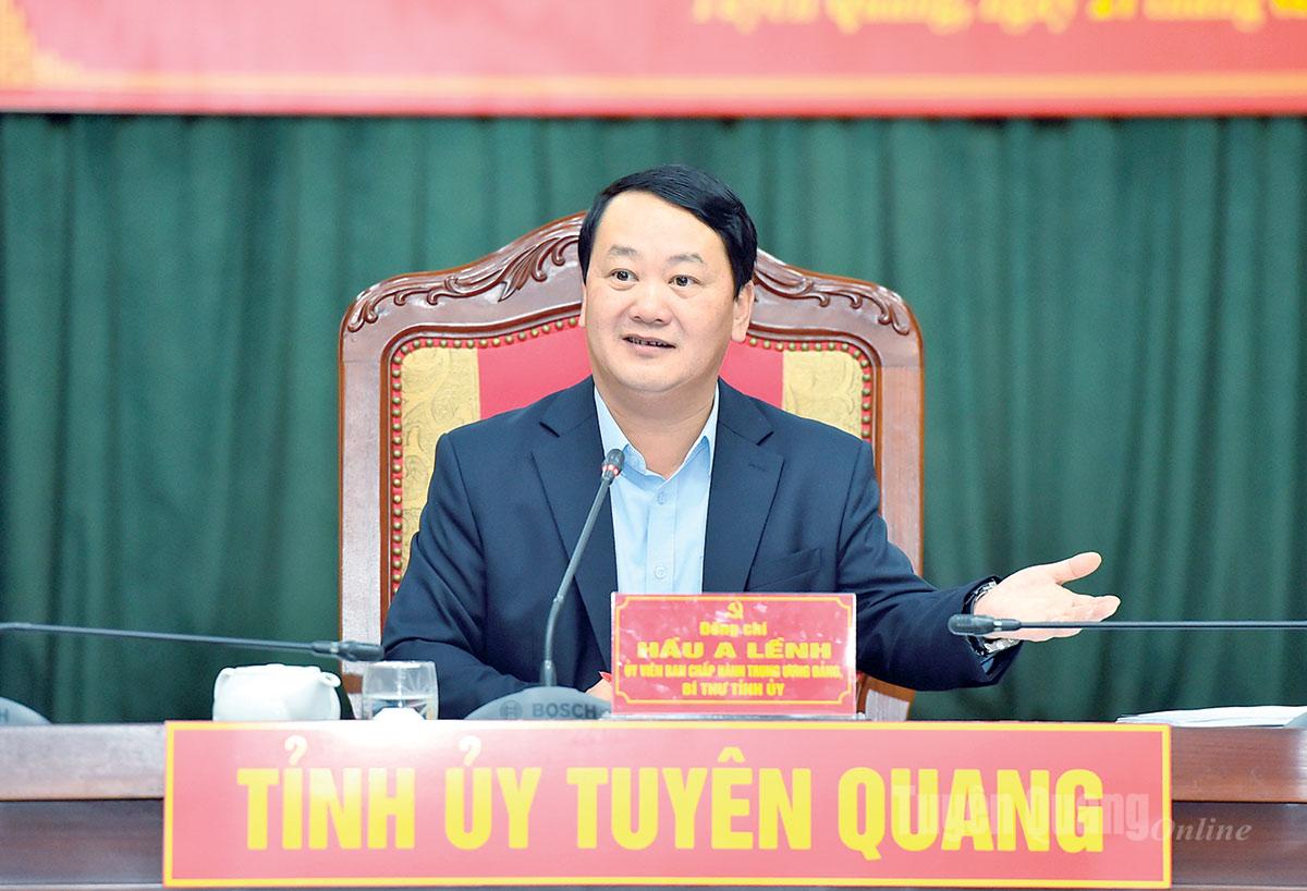 Đồng chí Bí thư Tỉnh ủy Hầu A Lềnh phát biểu chỉ đạo tại cuộc họp.