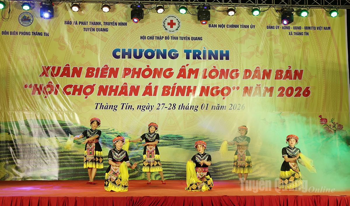 Một tiết mục văn nghệ tại chương trình giao lưu văn nghệ với chủ đề “Âm sắc biên cương”.