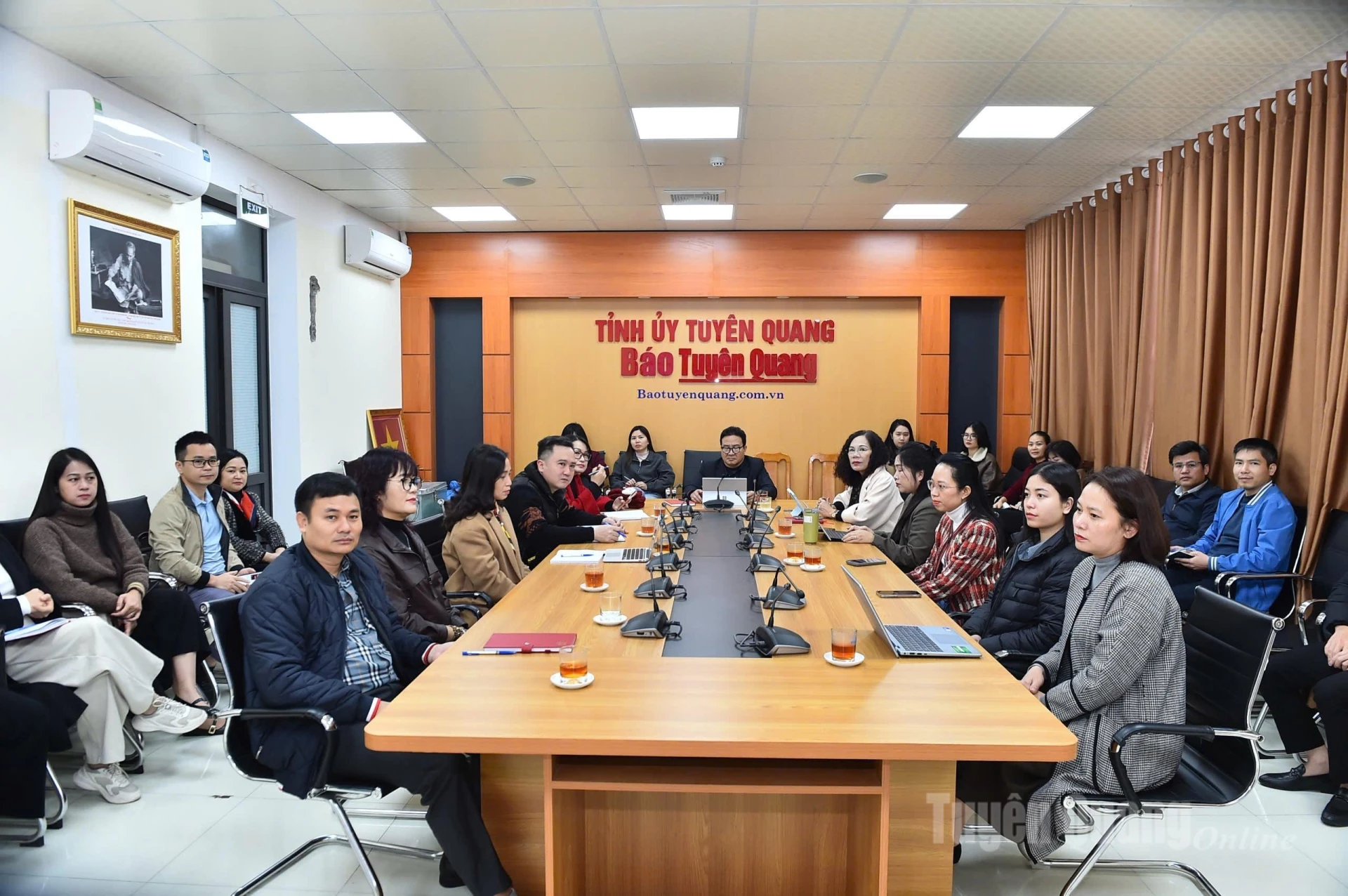 Các đại biểu tham dự hội nghị tại điểm cầu Báo và phát thanh, truyền hình Tuyên Quang.