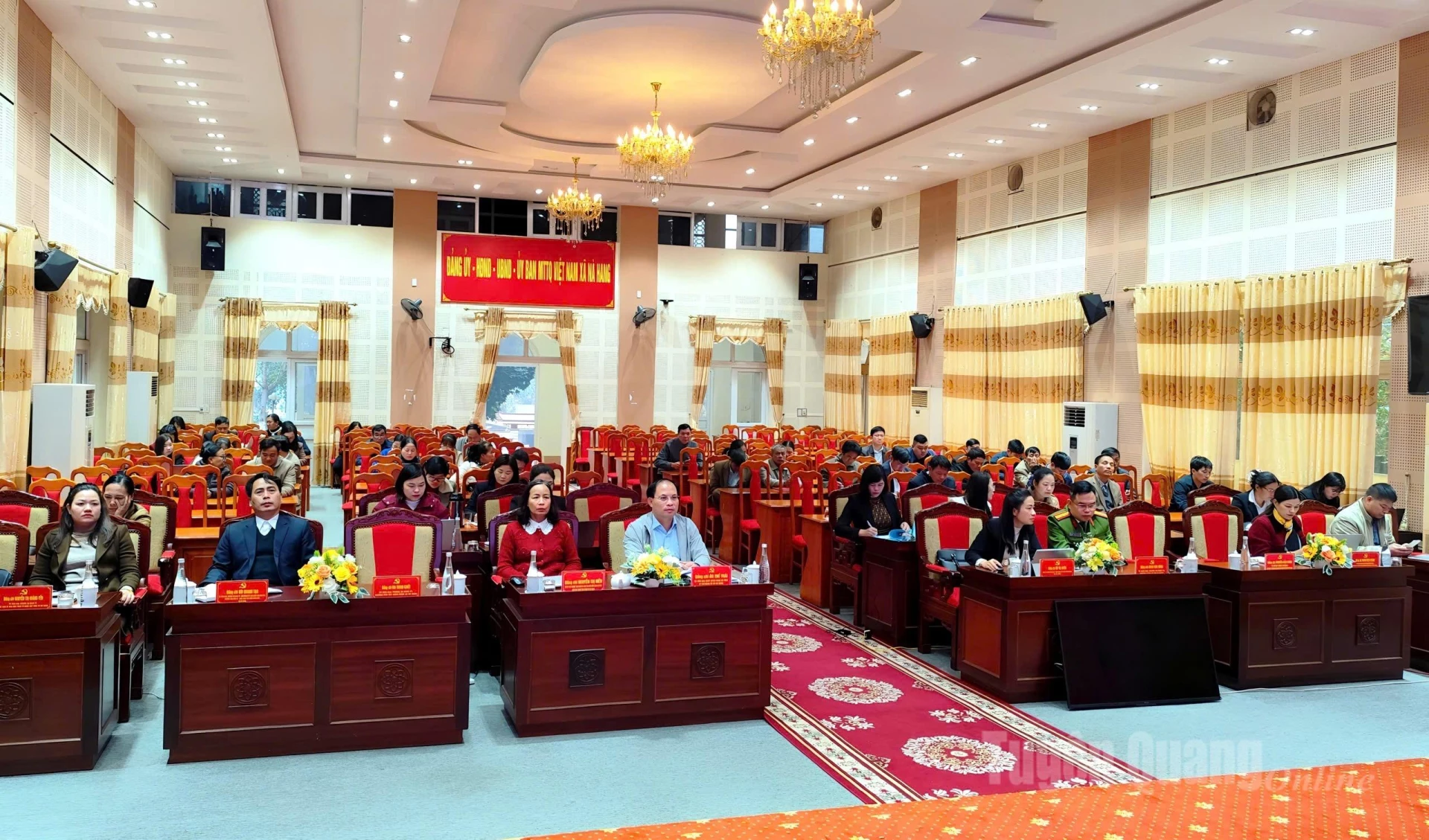 Đại biểu dự hội nghị tại điểm cầu xã Nà Hang.