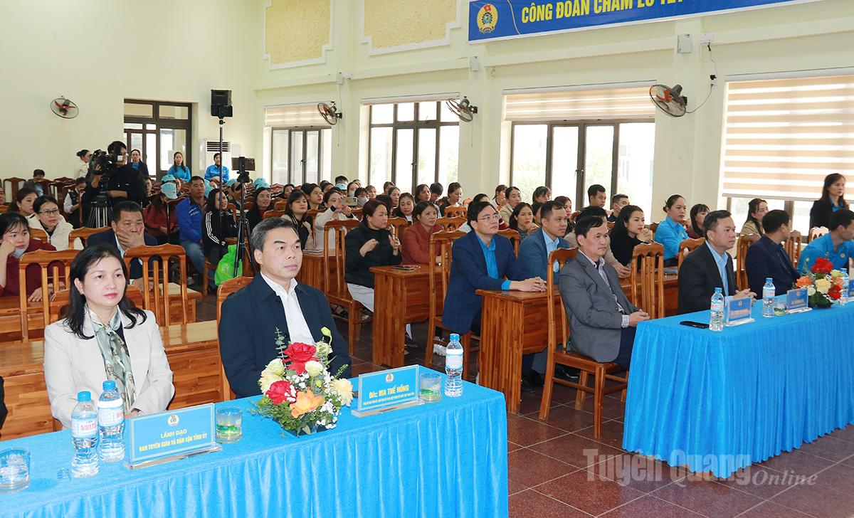 Đồng chí Ma Thế Hồng, Phó Bí thư Tỉnh ủy, Chủ tịch Ủy ban Mặt trận Tổ quốc tỉnh tham dự chương trình.