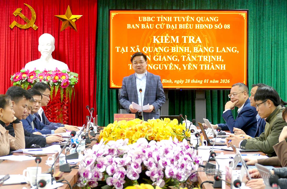 Đồng chí Nguyễn Hưng Vượng, Chủ nhiệm UBKT Tỉnh ủy, Trưởng Ban bầu cử số 8 kết luận buổi làm việc.