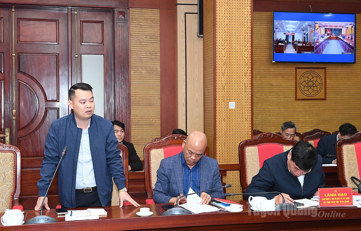 Đại diện đơn vị thi công báo cáo tình hình thực hiện dự án.