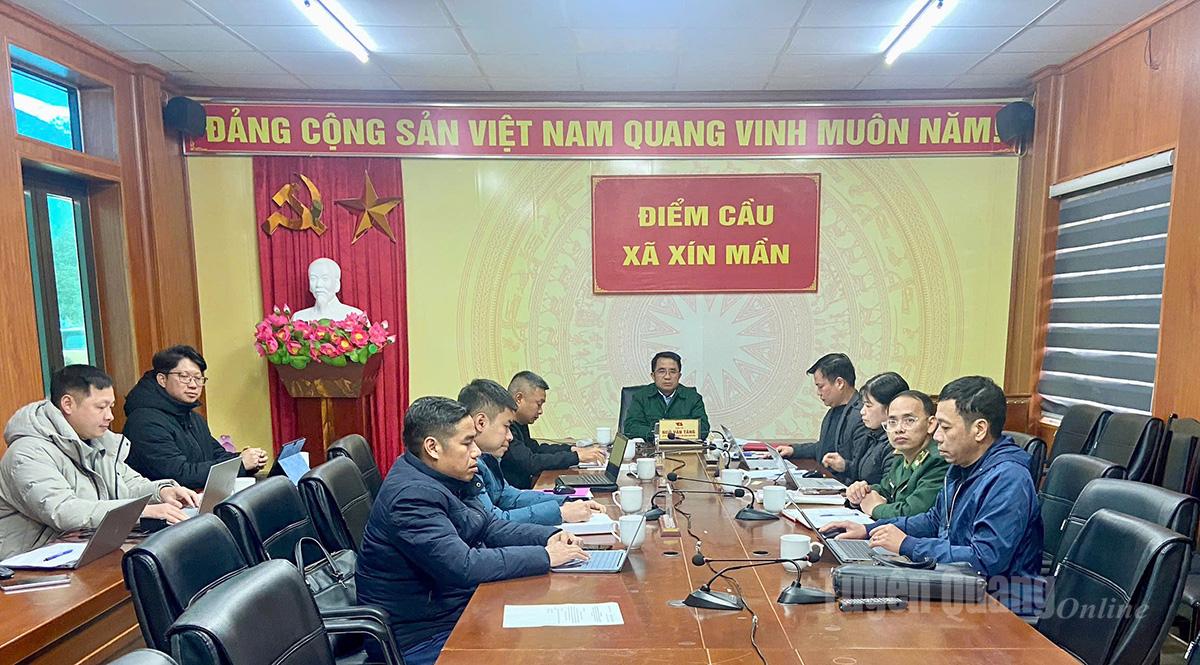 Các đại biểu dự họp tại điểm cầu xã Xín Mần.