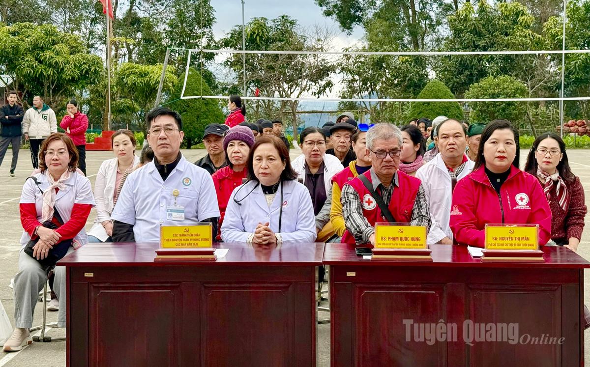 Các đại biểu dự chương trình.