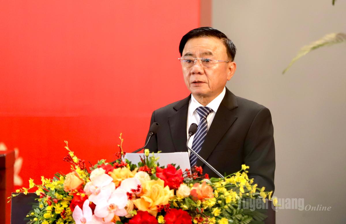 Thường trực Ban Bí thư Trần Cẩm Tú phát biểu tại họp báo về Đại hội.