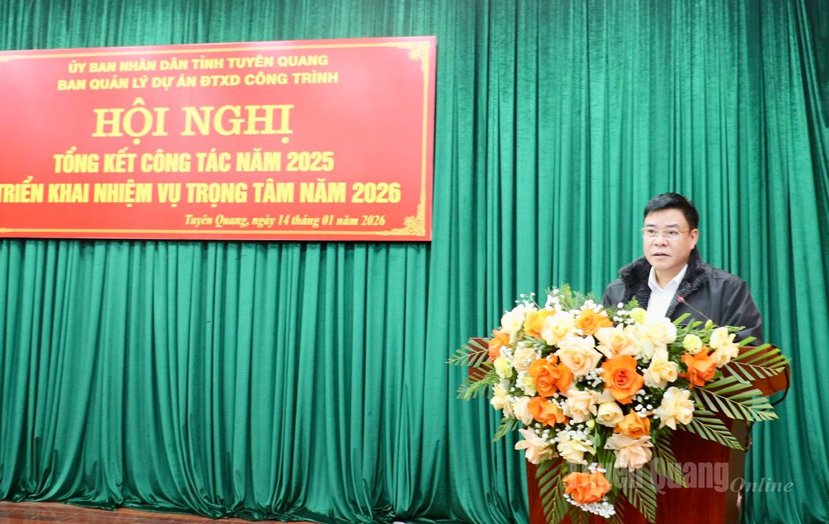 Phó Chủ tịch UBND tỉnh Hoàng Gia Long phát biểu tại hội nghị.