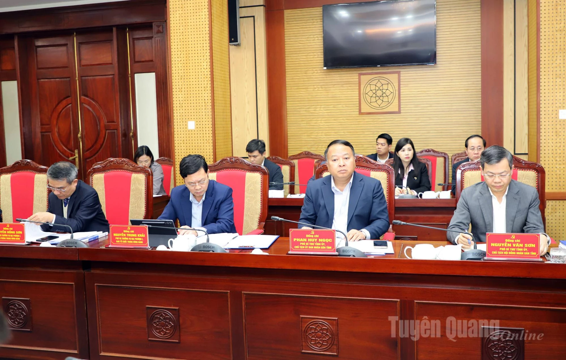 Các đồng chí Thường trực Tỉnh ủy dự phiên họp.