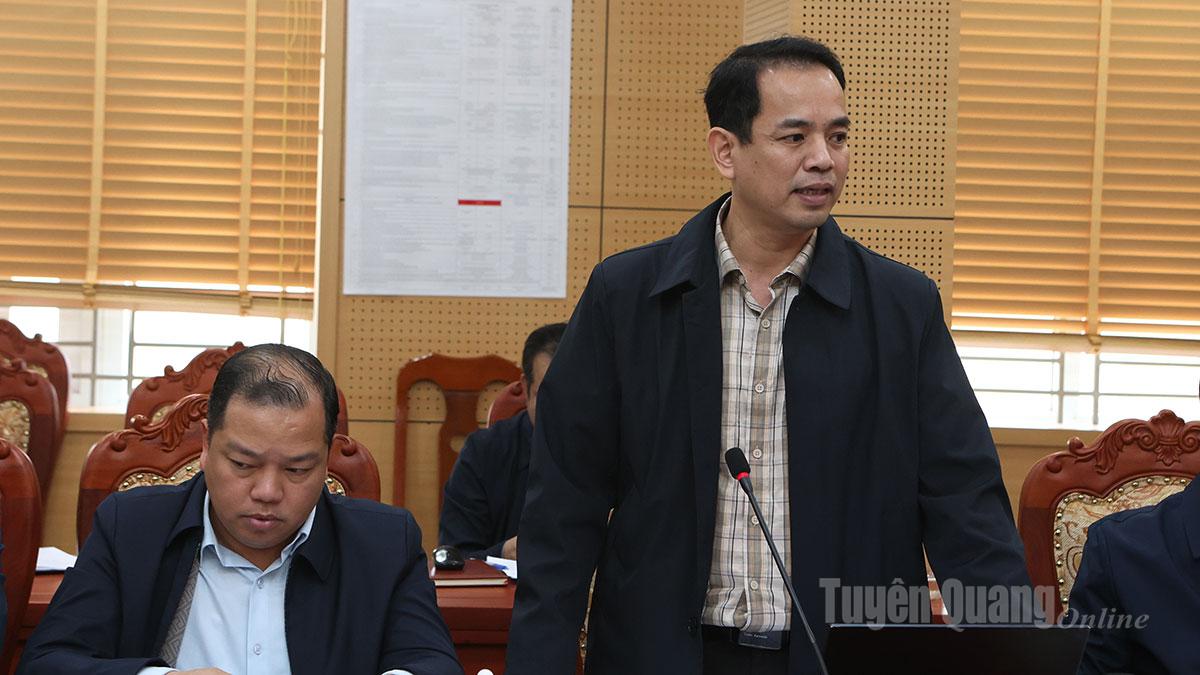 Đồng chí Vũ Hữu Khánh, Phó Giám đốc Sở Nội vụ, Ủy viên Ủy ban Bầu cử tỉnh, Phó Trưởng Ban Bầu cử HĐND tỉnh đơn vị số 4 phát biểu ý kiến.