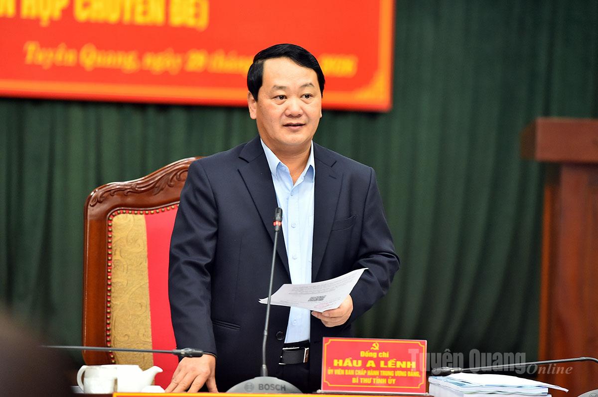 Đồng chí Bí thư Tỉnh ủy Hầu A Lềnh phát biểu kết luận hội nghị.