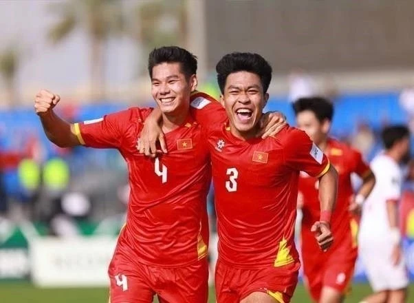 Centre-back Hieu Minh (Number 4) scores to make it 2-0 for Viet Nam U23. (Photo: AFC)