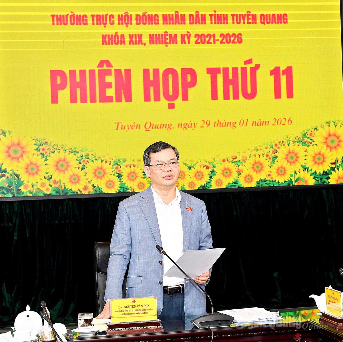 Chủ tịch HĐND tỉnh Nguyễn Văn Sơn phát biểu kết luận phiên họp.