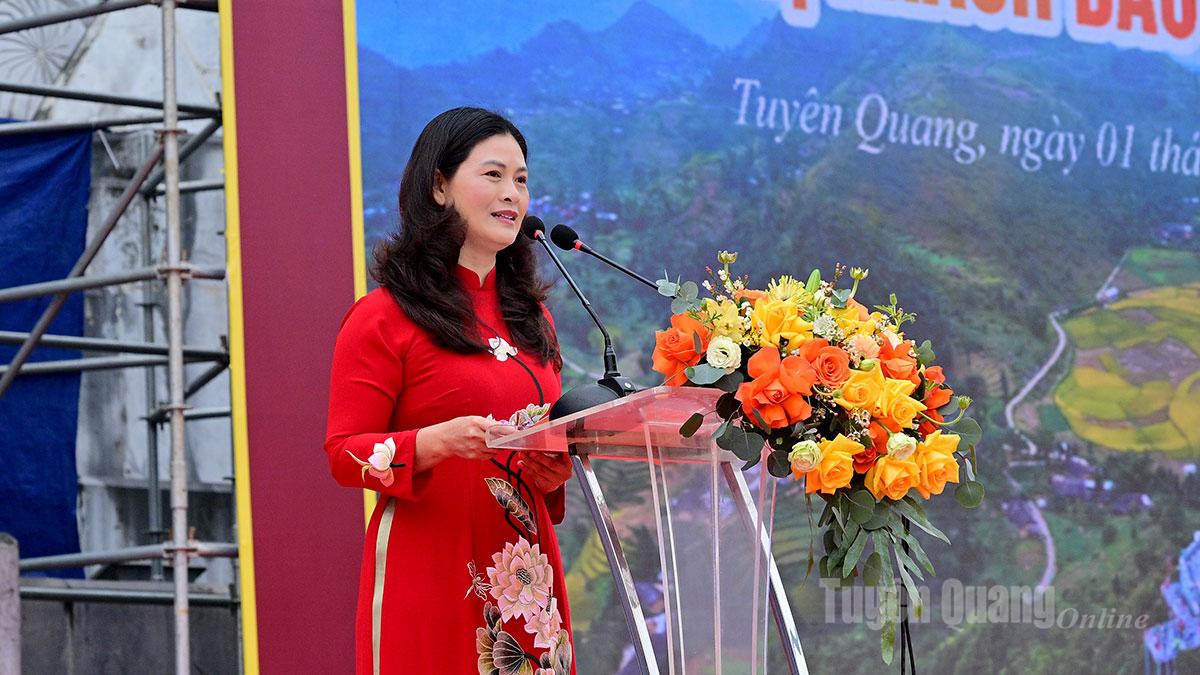 Phó Chủ tịch UBND tỉnh phát biểu chào mừng.