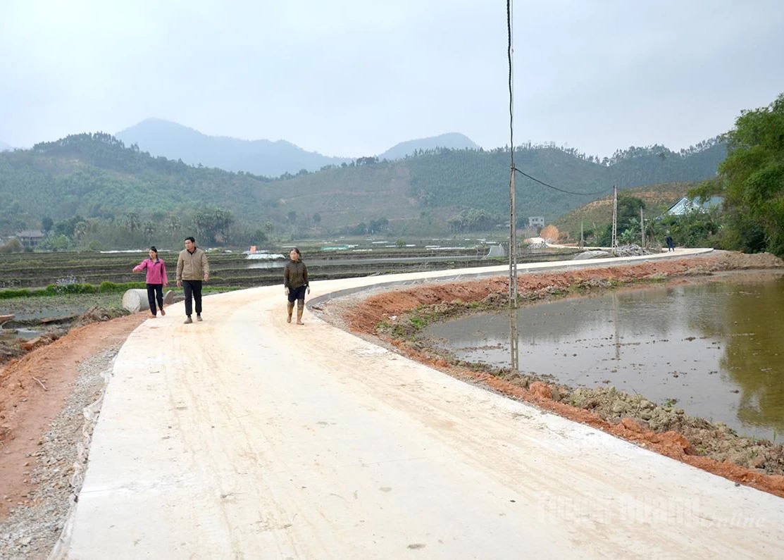 A concrete road in Lang Hao Village, Dong Tho Commune, was completed in January 2026 through State investment and local contributions.