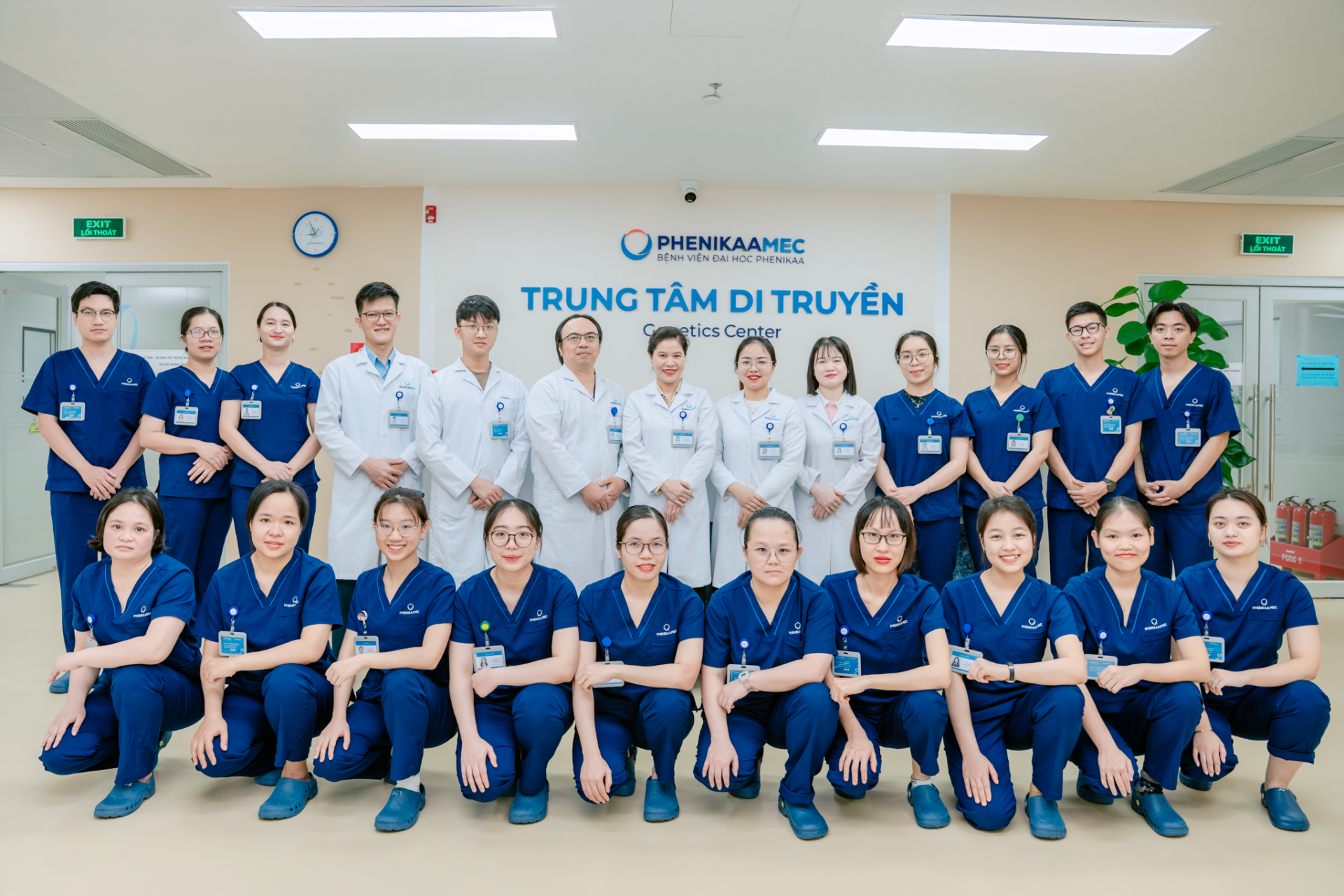 Đội ngũ bác sĩ, kỹ thuật viên Trung tâm Di truyền thực hiện xét nghiệm và tư vấn kết quả chính xác cho mẹ bầu