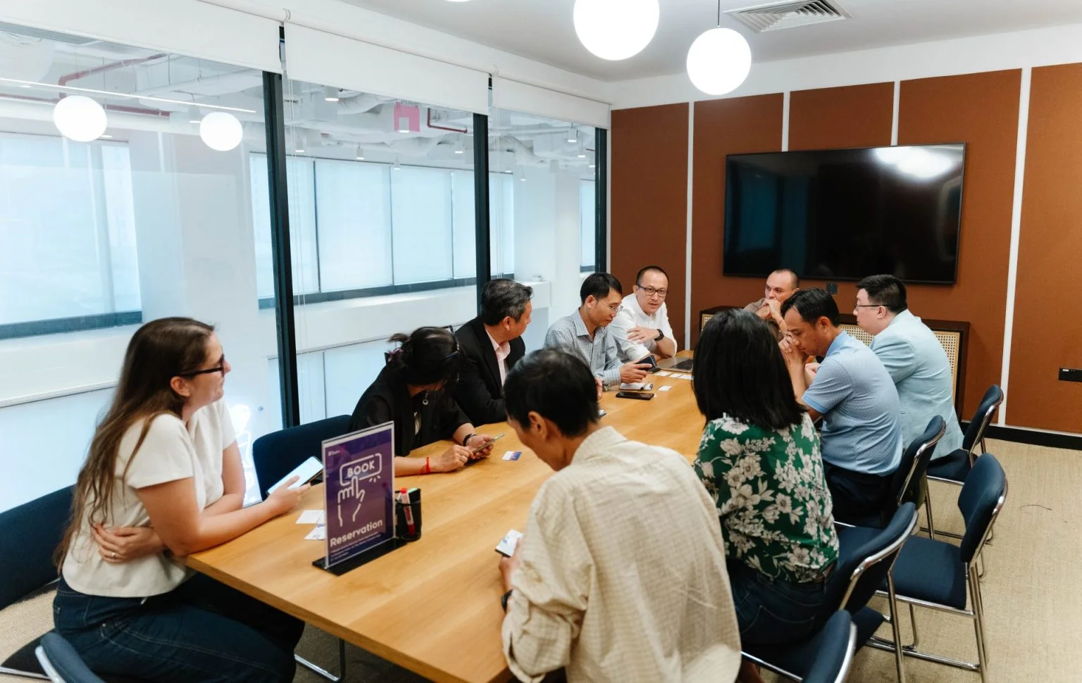 Phòng họp tiện nghi với nhân viên lễ tân của The Sentry luôn hỗ trợ tối ưu cho khách hàng.