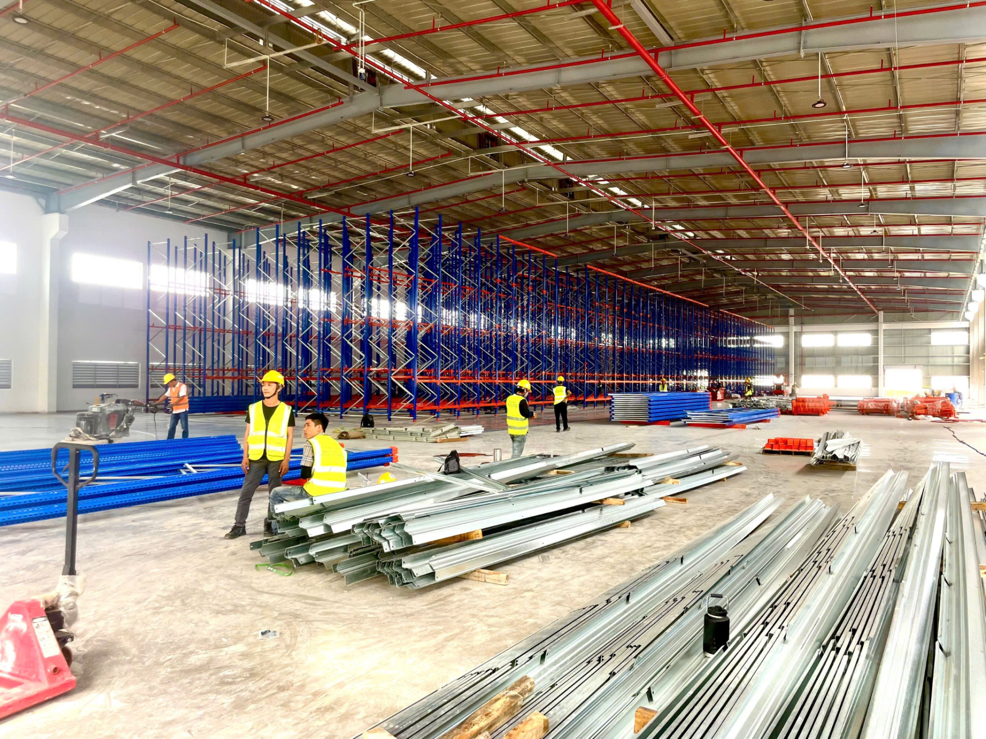 Kệ Công Nghiệp VNT sử dụng thép loại I chịu tải cao