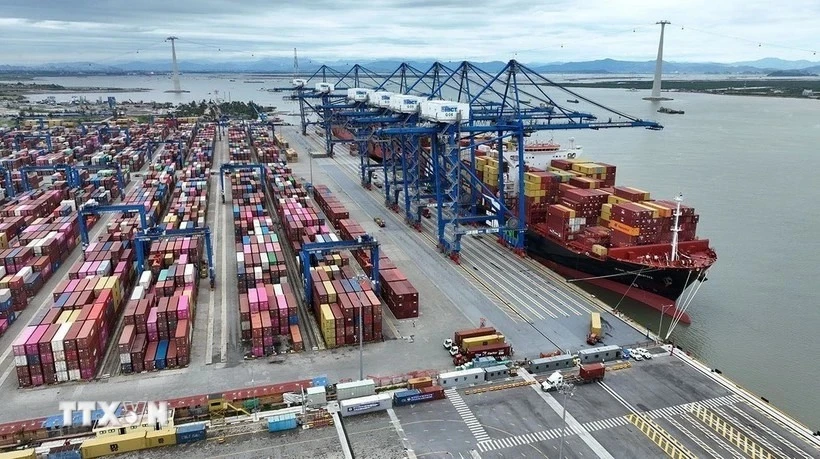 Imports and exports at Lach Huyen container port in Hai Phong city (Photo: VNA)