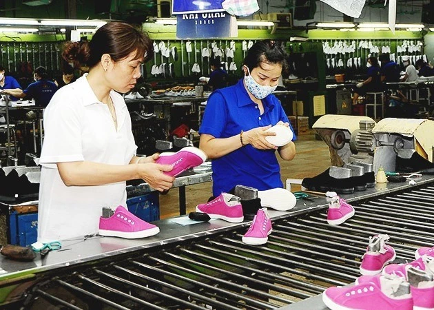 The EVFTA creates significant advantages for Viet Nam’s key footwear products exported to the EU. (Photo: NDO)