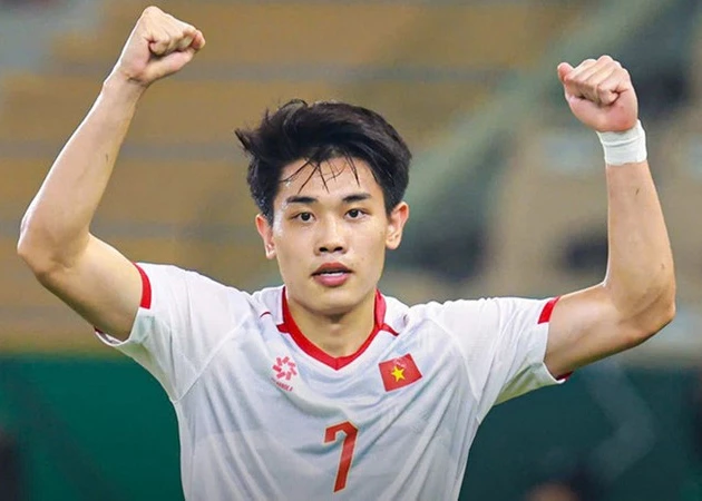 Dinh Bac celebrates after scoring the goal for Viet Nam. (Photo: VFF)
