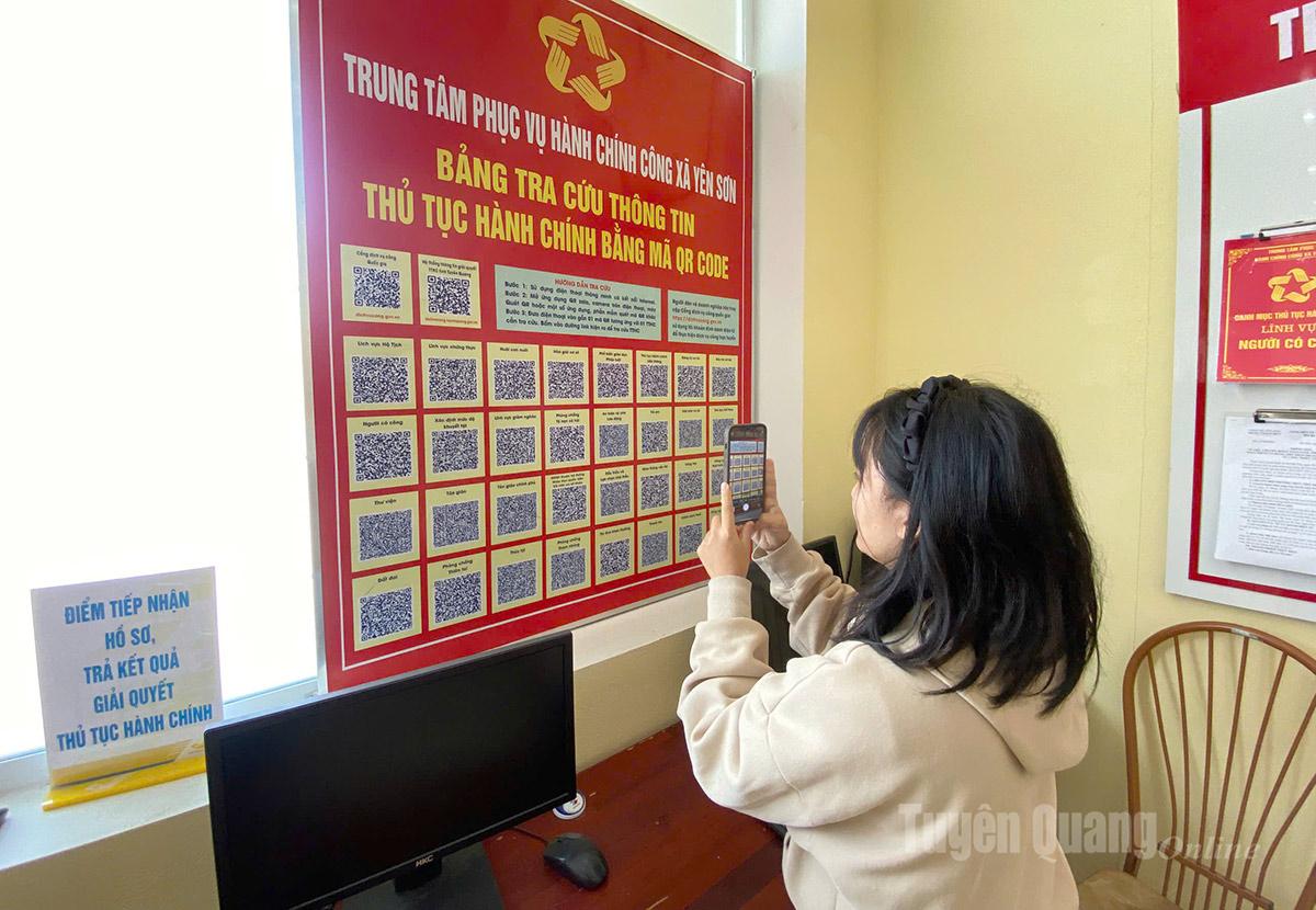 Trung tâm Phục vụ hành chính công xã Yên Sơn niêm yết công khai các thủ tục hành chính để người dân dễ dàng tìm hiểu thông tin, nộp hồ sơ lao động - việc làm.