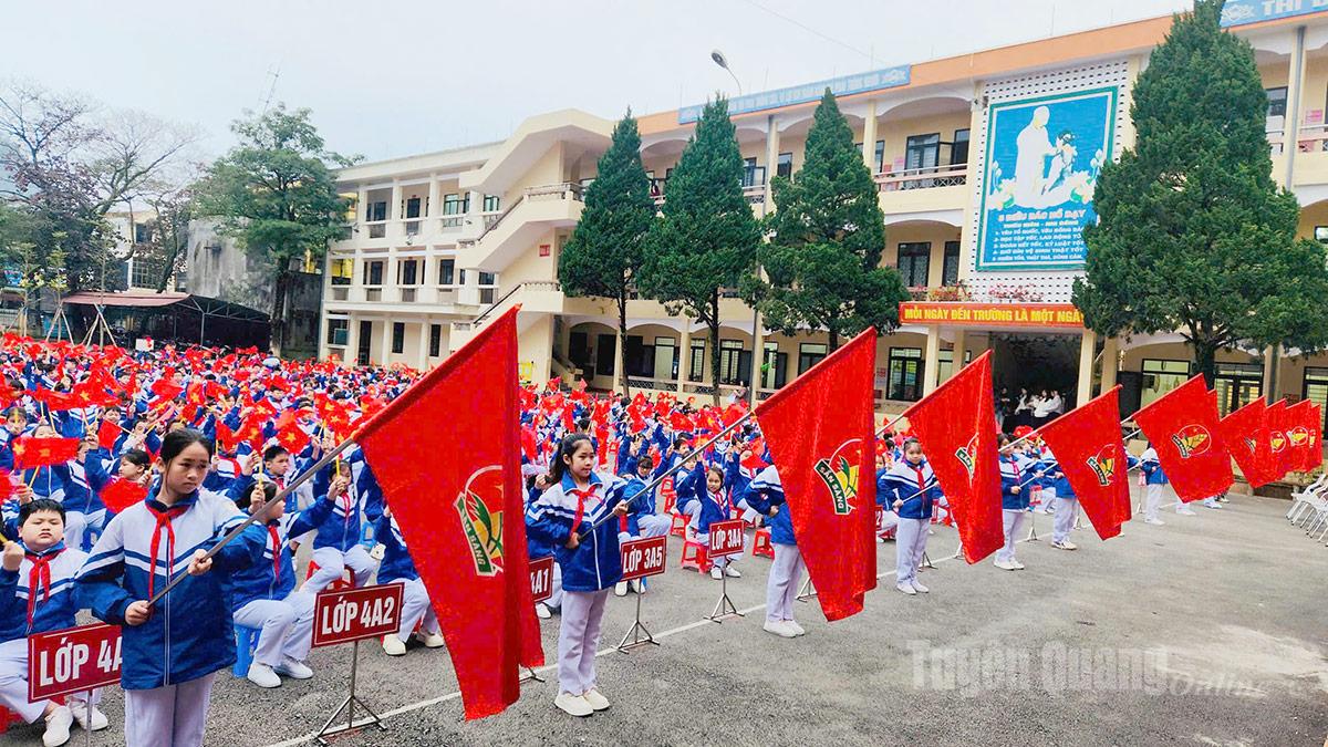 Trường Tiểu học Minh Khai (cơ sở 2), phường Hà Giang 2, tỉnh Tuyên Quang sôi nổi các hoạt động hướng về Đại hội đại biểu toàn quốc lần thứ XIV của Đảng. Ảnh: Thảo Nguyên