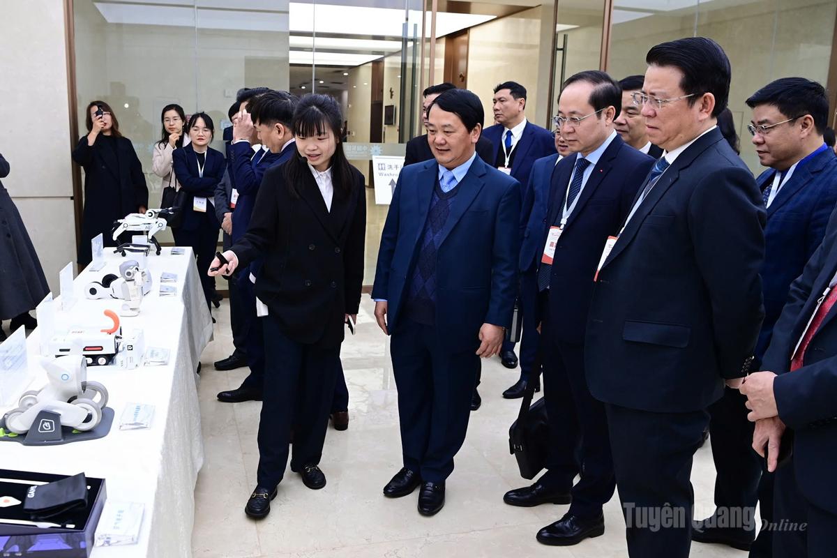 Đoàn đại biểu tỉnh Tuyên Quang tham quan, khảo sát Trung tâm Hợp tác ứng dụng trí tuệ nhân tạo Trung Quốc - ASEAN và Cảng thông tin Trung Quốc - ASEAN