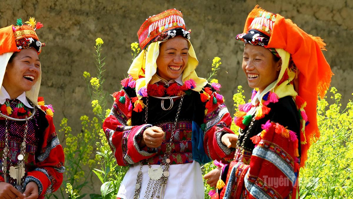 Người Lô Lô trong trang phục đón xuân. 