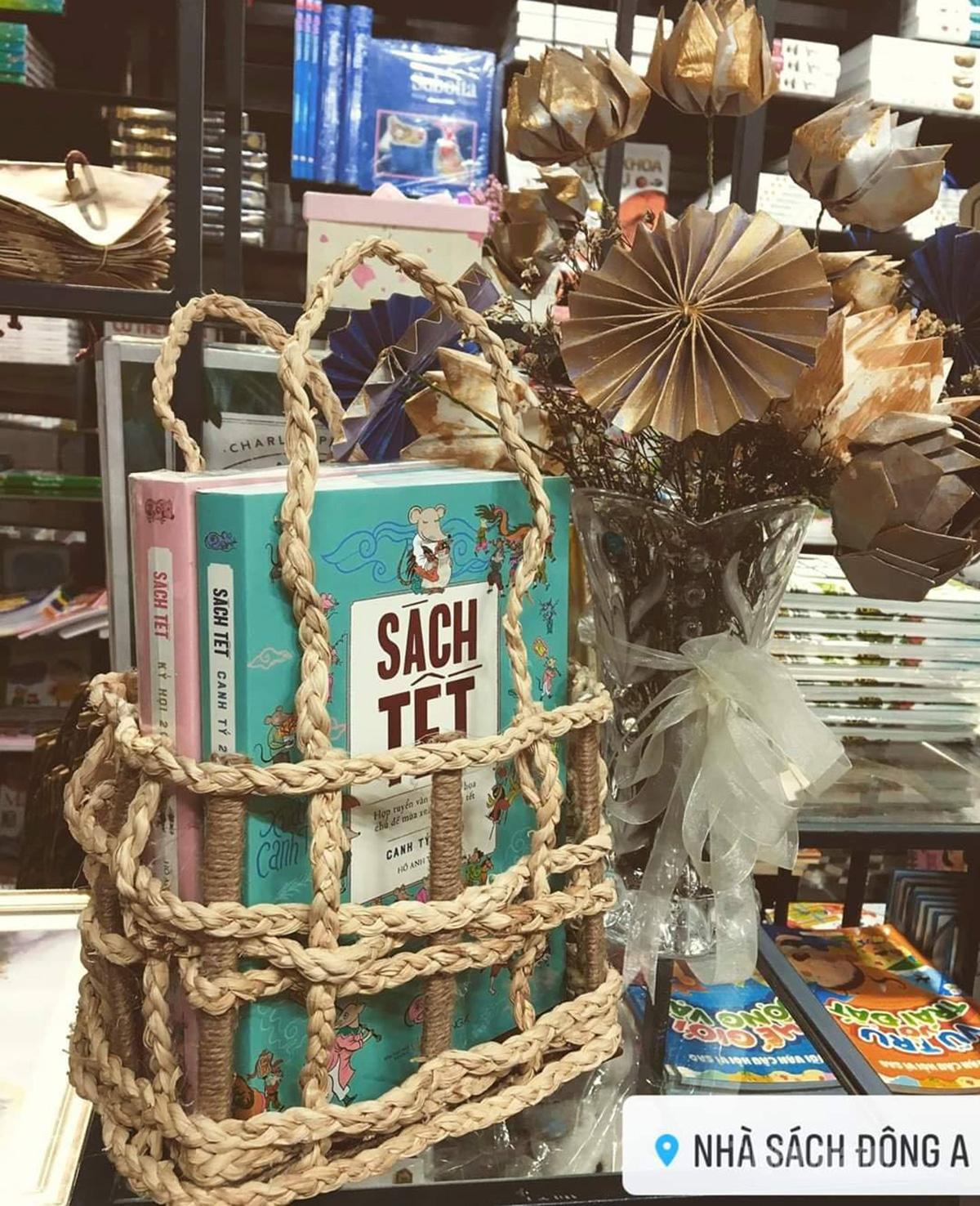 Giỏ quà Tết của Nhà sách Đông A - một trong những đơn vị tích cực làm sách Tết.