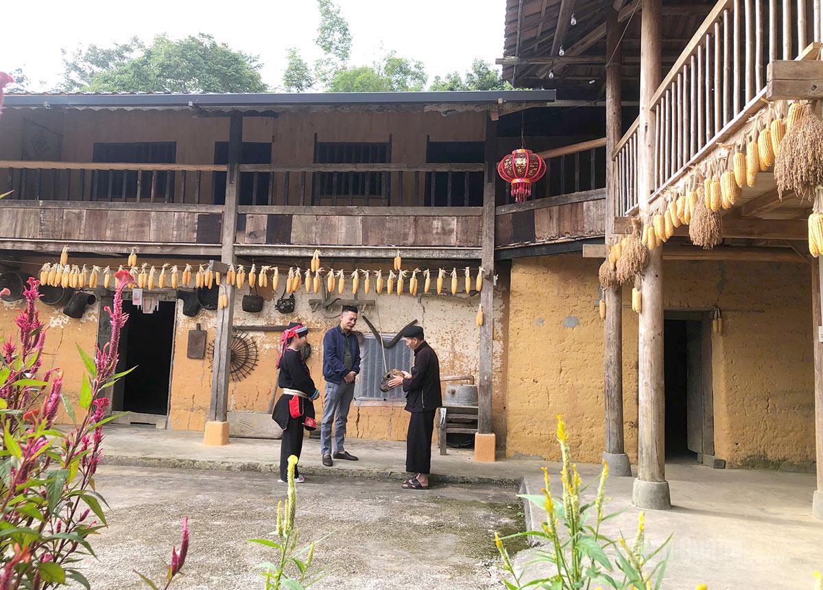 Ngôi nhà truyền thống của người Dao thôn Nặm Đăm, xã Quản Bạ.ảnh: Biện Luân