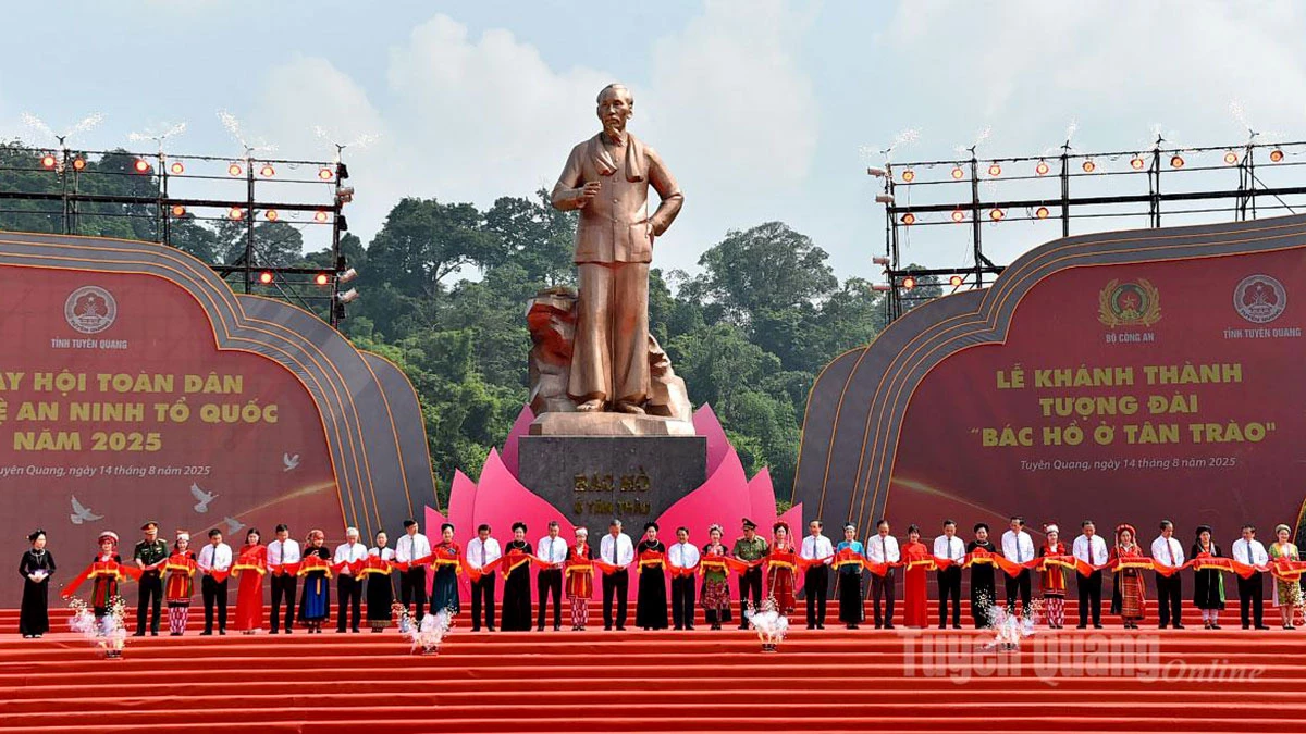 Tượng đài Bác Hồ ở Tân Trào là công trình lịch sử và văn hóa quan trọng, thể hiện lòng tri ân sâu sắc của nhân dân Tuyên Quang với Chủ tịch Hồ Chí Minh.