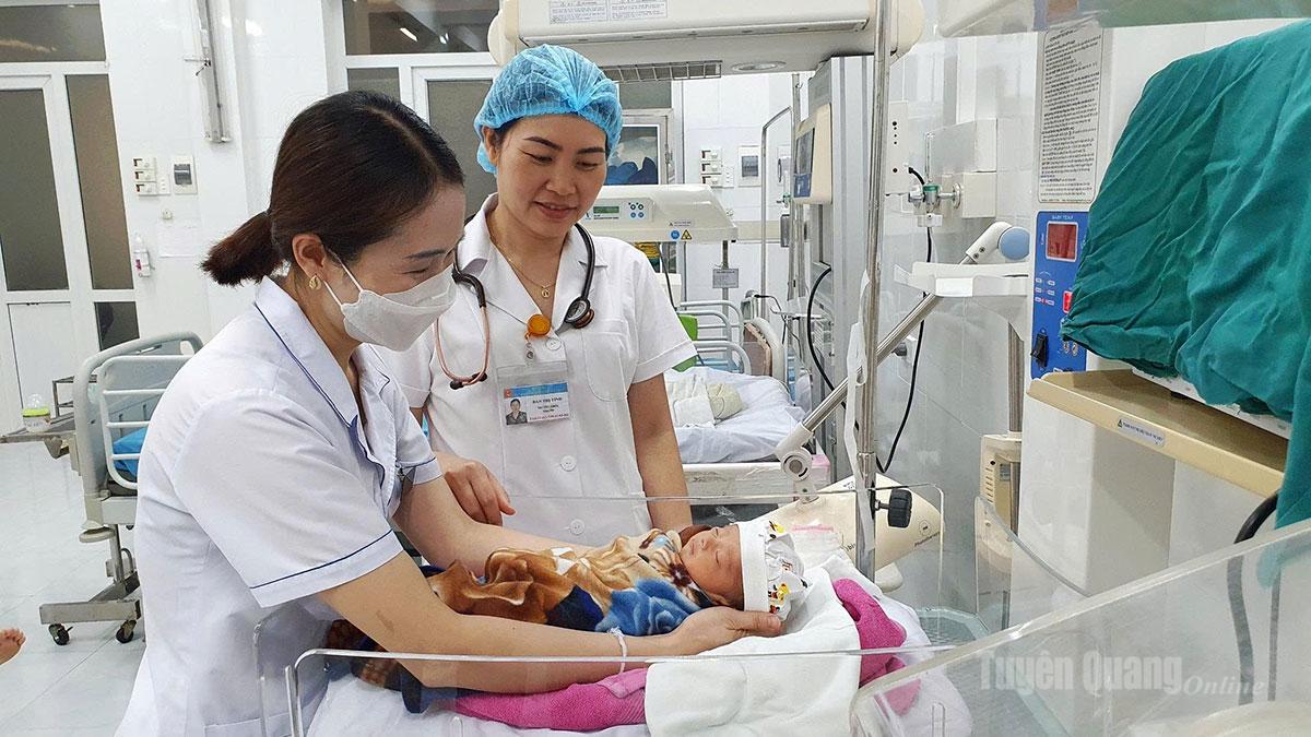 Chăm sóc 
bệnh nhi 
sau sinh.