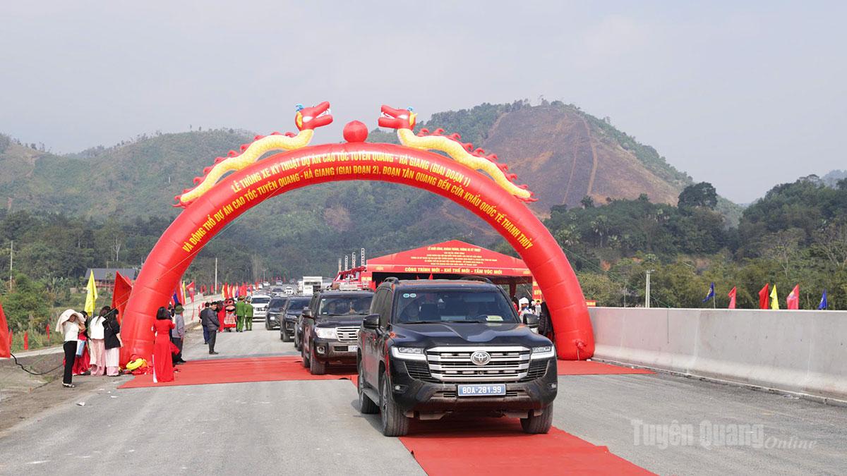 Các phương tiện thông xe kỹ thuật tuyến cao tốc Tuyên Quang - Hà Giang giai đoạn 1.