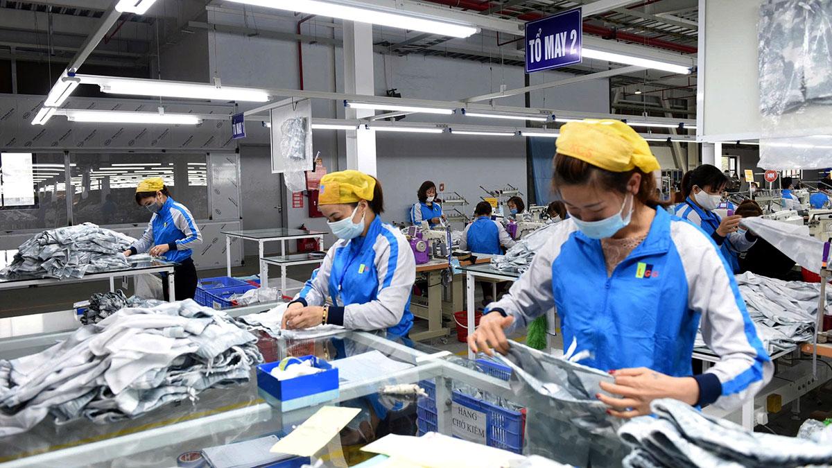 Hoạt động sản xuất
tại Công ty Cổ phần may LGG Tuyên Quang.