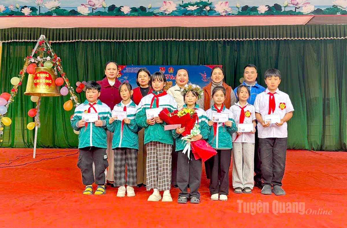 Đoàn xã Hoàng Su Phì tổ chức cuộc thi Rung chuông vàng chủ đề tìm hiểu về Đảng Cộng sản Việt Nam.