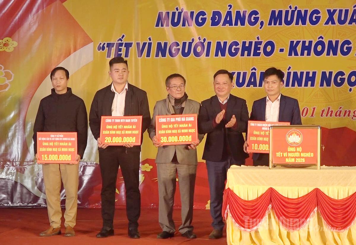 Các nhà hảo tâm ủng hộ tại chương trình.