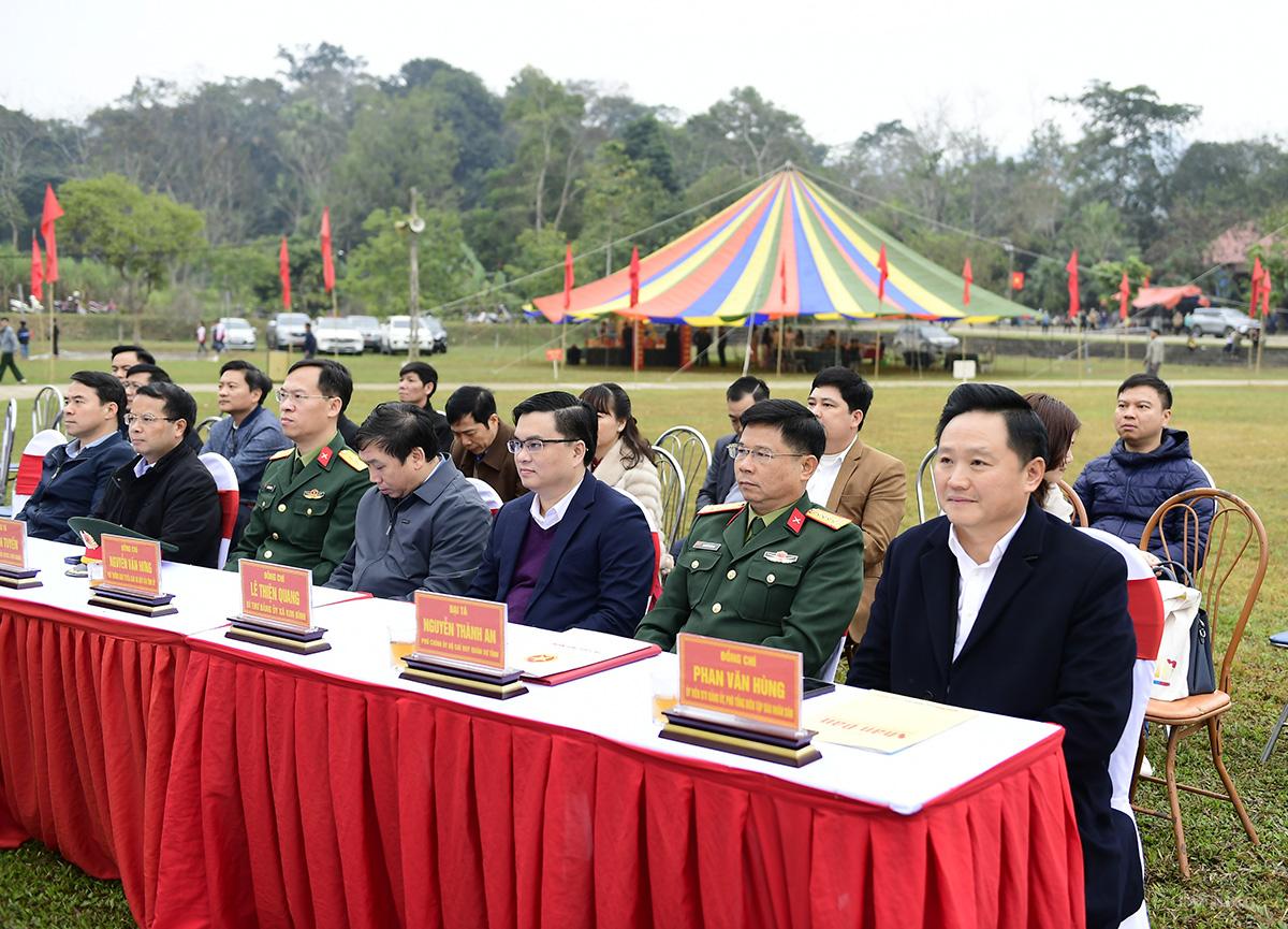 Đại biểu dự chương trình.