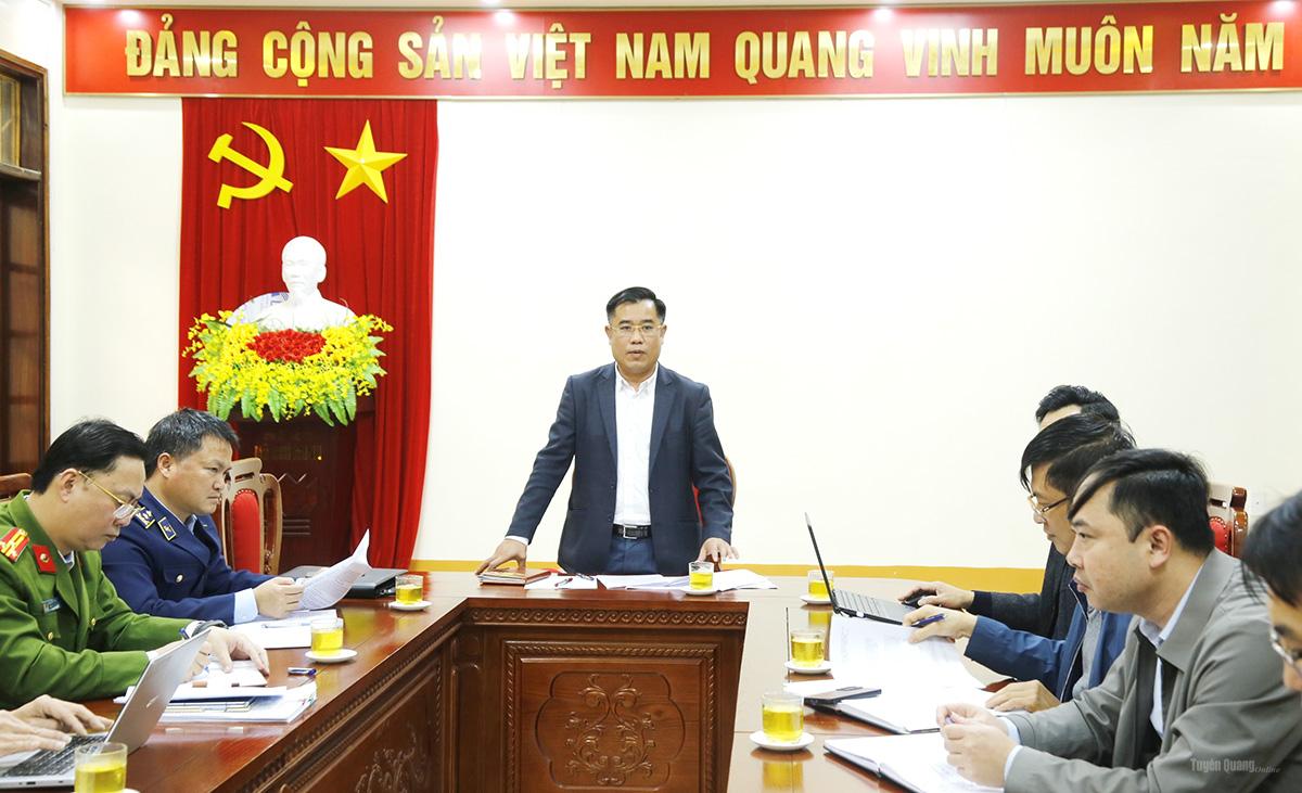 Phó Giám đốc Sở Công thương Trần Việt Thế phát biểu tại buổi làm việc với lãnh đạo các xã, phường.